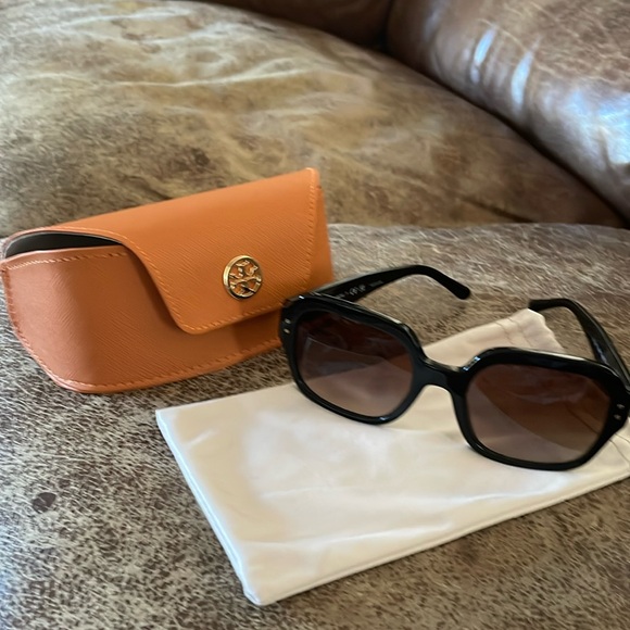 Tori Burch sunglasses, black , brand new neverworn - Picture 1 of 7